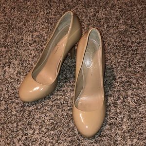 Jessica Simpson nude pumps